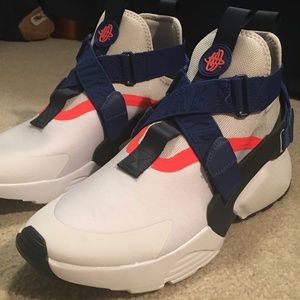 Nike Women's Air Huarache City NWOT